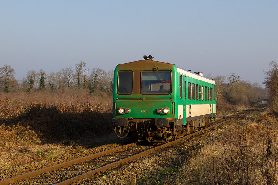 Vu à La Hisse, cet X 2134 vient de Dol de Bretagne et va à Dinan le 28.12.2008.jpg